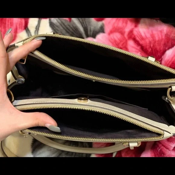 Coach Light Khaki/Beige Signature Christie Handbag - Picture 4 of 6